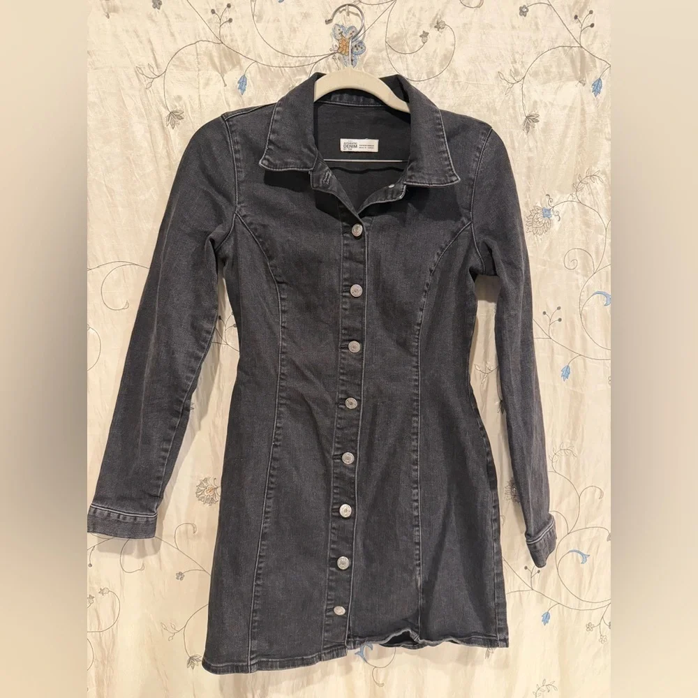 zara long sleeve denim dress + Front pockets and back patch pockets Zara grey denim dress -